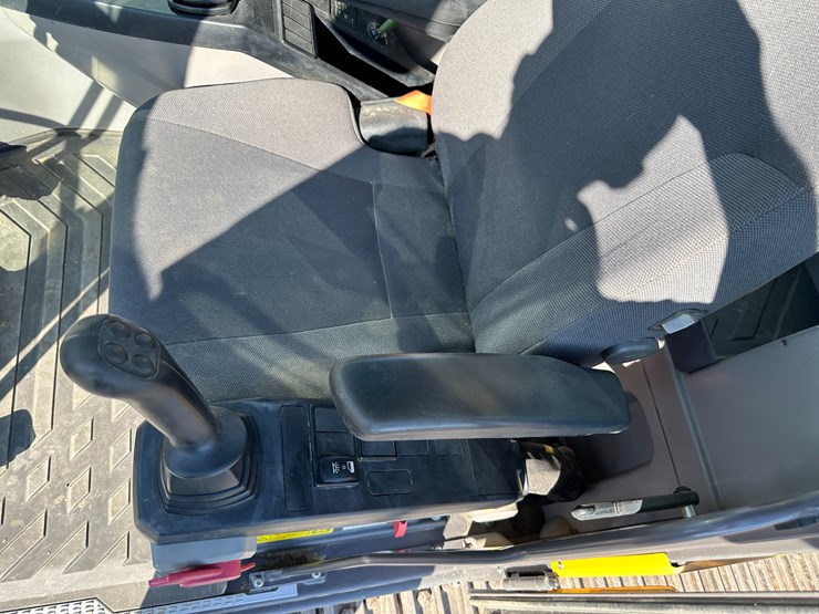 #32825-•-volvo-ec200e-crawler-excavator-image-92