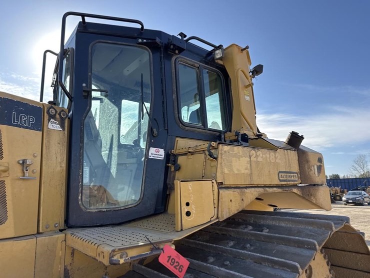 2012-caterpillar-d6t-image-23