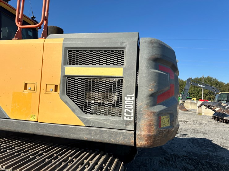 #32825-•-volvo-ec200e-crawler-excavator-image-31