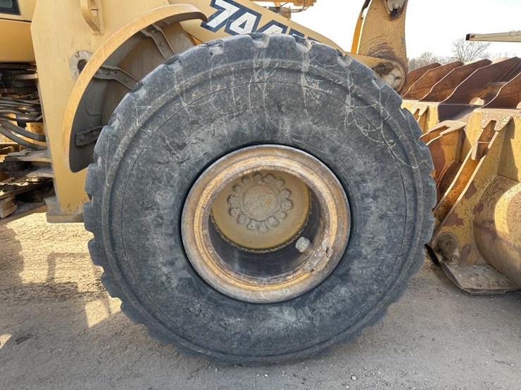 2002-deere-744h-image-43