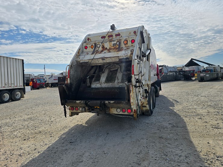 2001-mack-le613-image-21