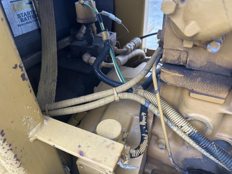 2017-caterpillar-cs-323-image-24