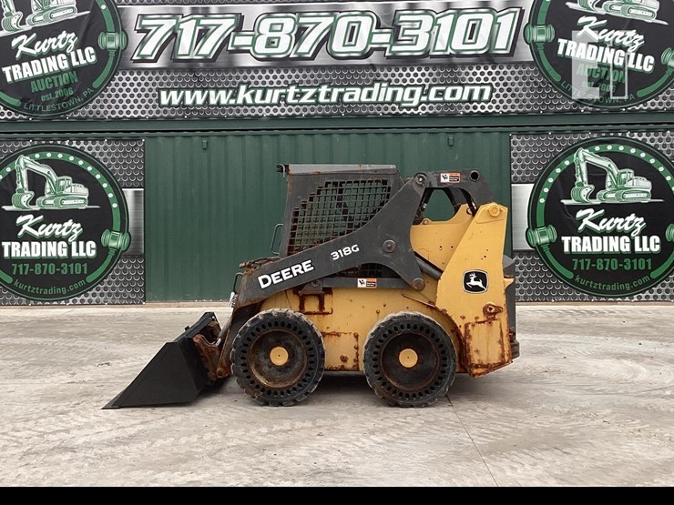 2019-deere-318g-image-1