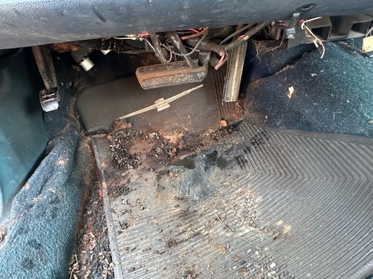 #22600-•-1978-ford-thunderbird-|-for-parts-&-repairs-only-image-31