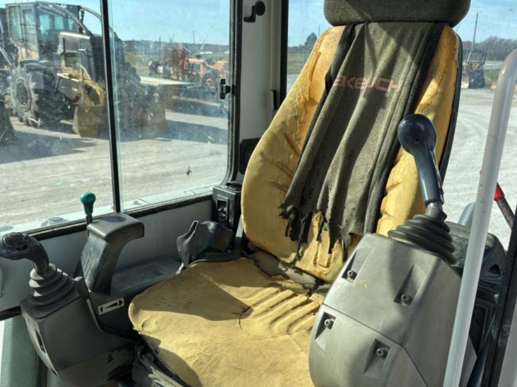 takeuchi-tb145-image-40