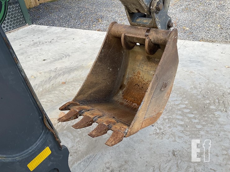 2019-deere-410l-image-11