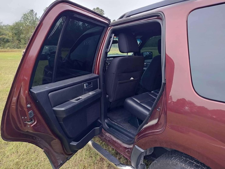 2016-ford-expedition-image-32