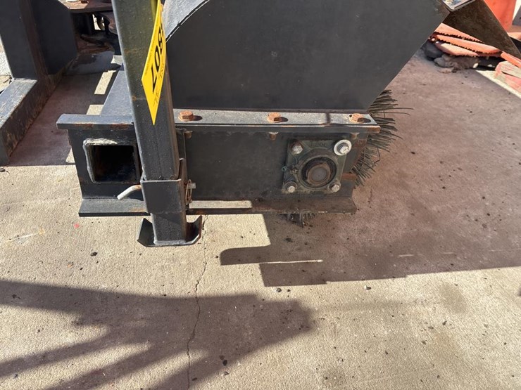 #3807-•-jct-72"-skid-steer-broom-image-7
