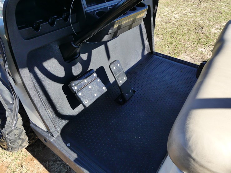 ez-go-electric-golf-cart-image-10