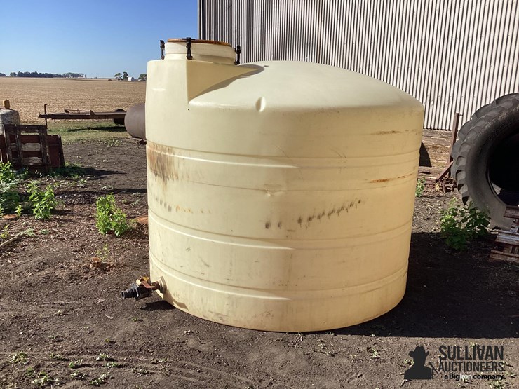 1500-gallon-poly-tank-image-1