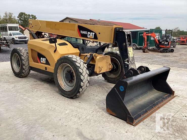 2014-caterpillar-tl642c-image-6