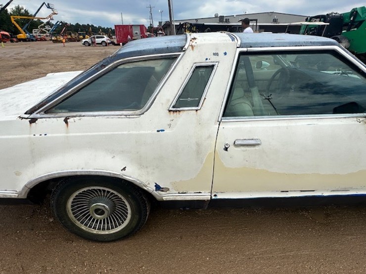 #22600-•-1978-ford-thunderbird-|-for-parts-&-repairs-only-image-18