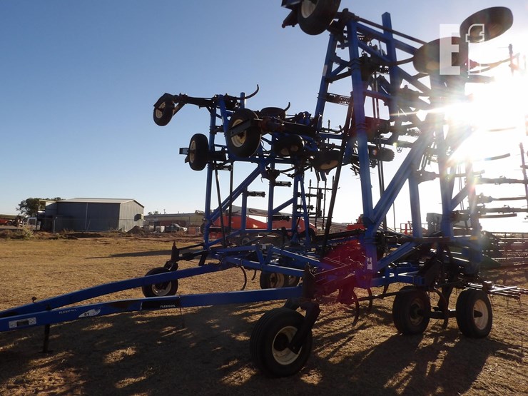 new-holland-st830-image-6