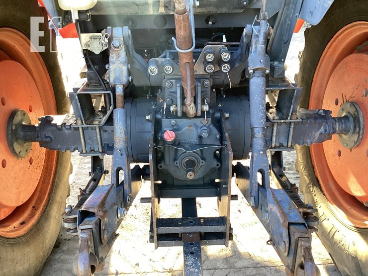 2012-kubota-m126x-image-10