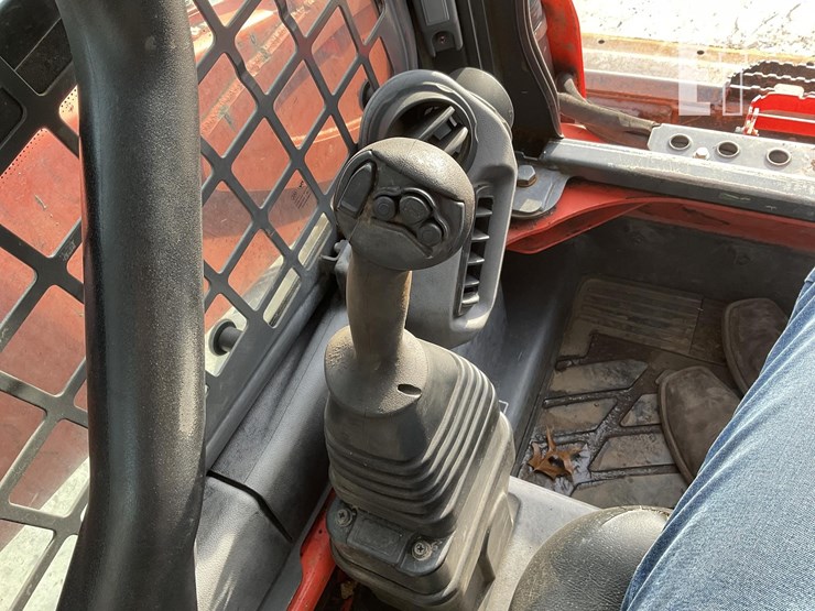 2018-kubota-ssv65-image-14