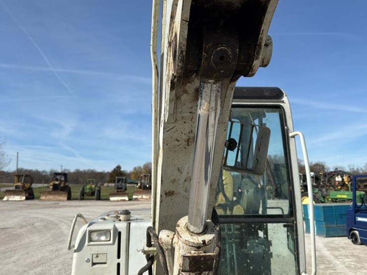 takeuchi-tb145-image-23