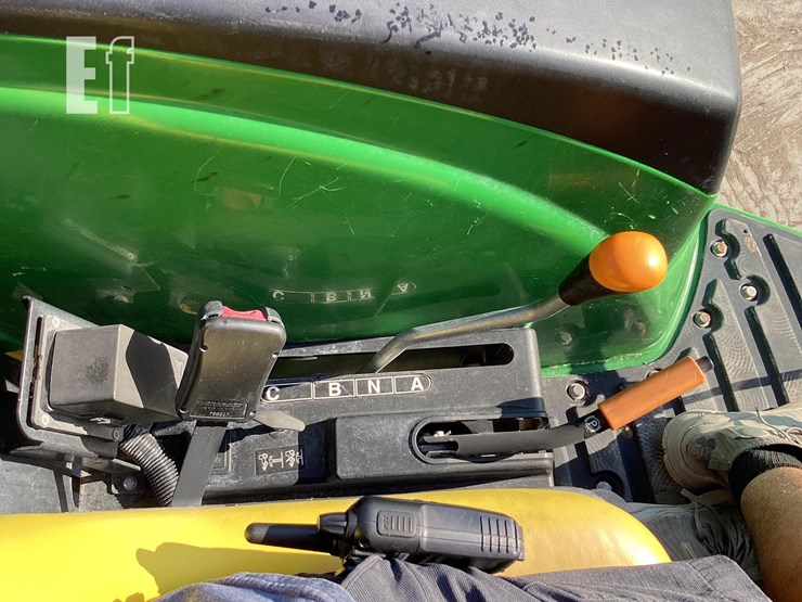 2020-john-deere-4044m-image-14