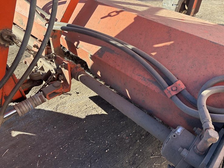 #3808-•-72"-ride-on-power-broom-image-18