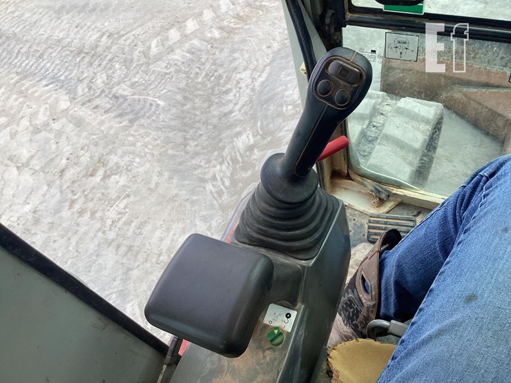 2013-takeuchi-tb180fr-image-20