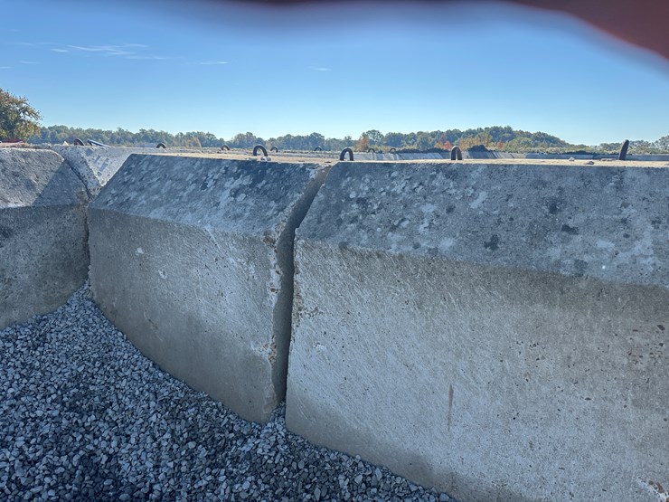 #32726-•-lot-of-(13)-~57"x80"-concrete-culvert-sections-image-16