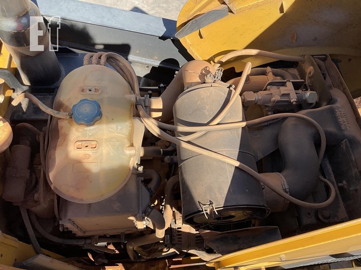 2010-deere-410j-image-13