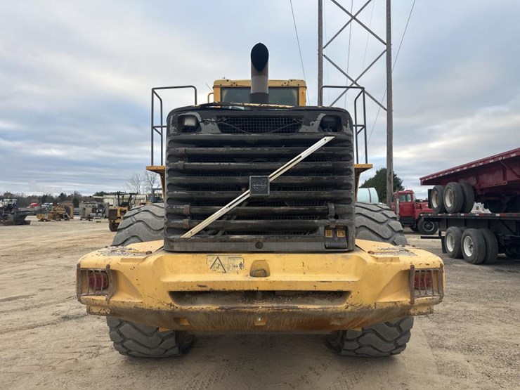 #1911-•-2004-volvo-220e-loader-image-4