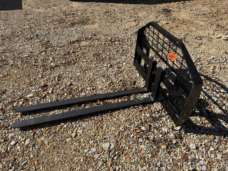 #4697-•-new-pallet-forks-image-1