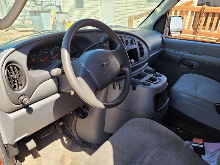 2004-ford-e150-image-7
