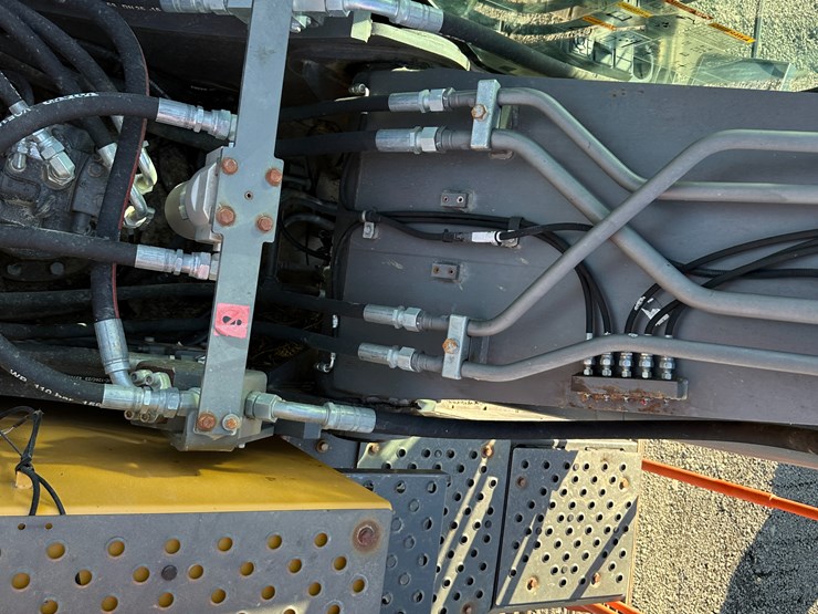 #32825-•-volvo-ec200e-crawler-excavator-image-87