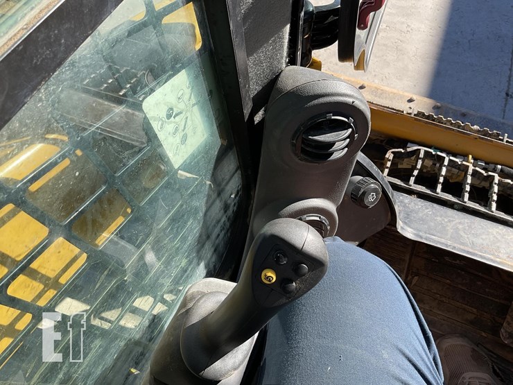 2020-caterpillar-259d3-image-23