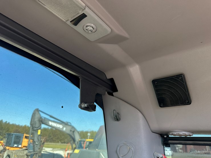 #32824-•-volvo-ec160e-crawler-excavator-w/hydraulic-thumb-image-85