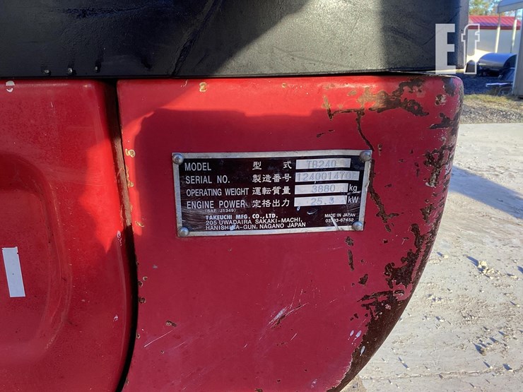 2016-takeuchi-tb240-image-20