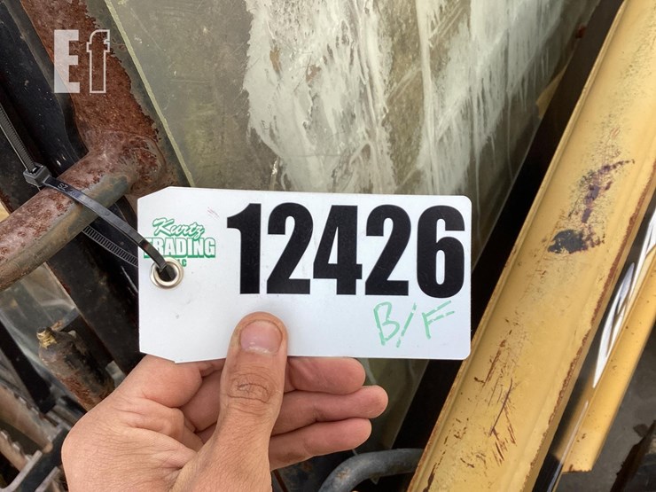 2000-caterpillar-216-image-19