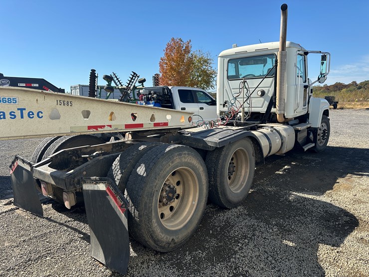 #32746-•-2014-mack-chu-t/a-daycab-truck-tractor-vin:-1m2an07y4em016702-image-3