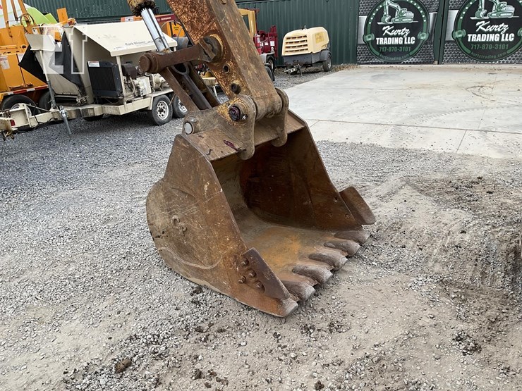 2010-komatsu-pc228-image-10