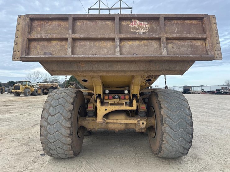 2010-caterpillar-740-image-4