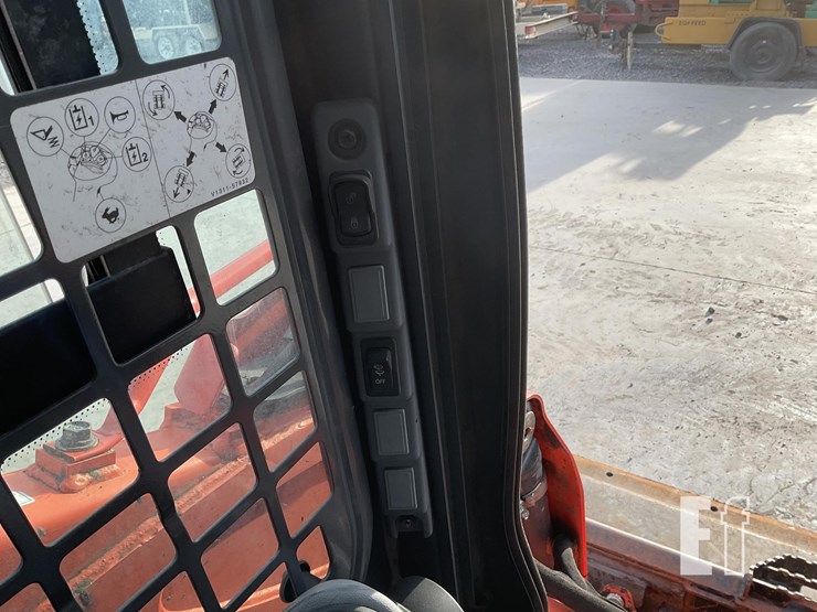 2018-kubota-ssv65-image-17