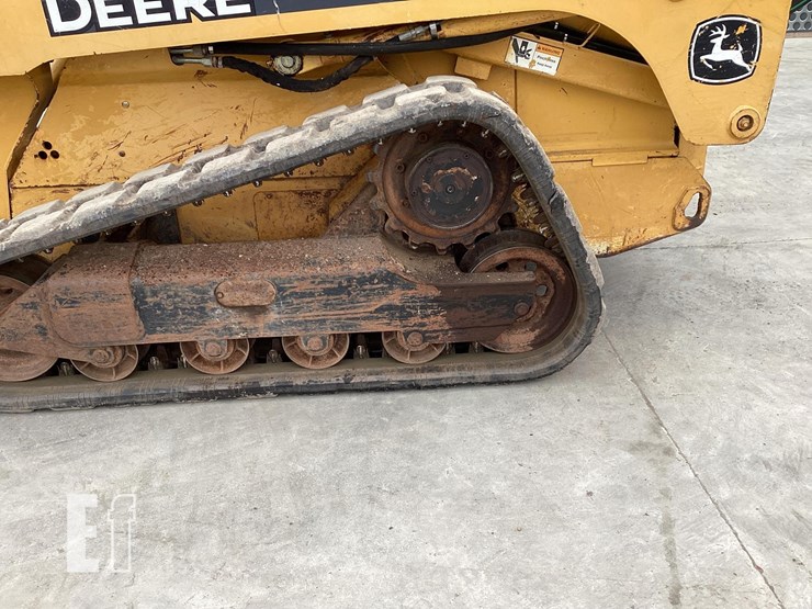 2005-deere-ct322-image-11