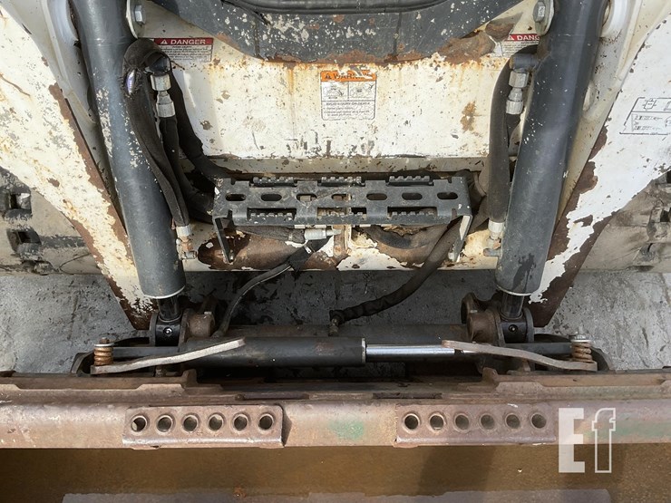 2013-bobcat-t590-image-10