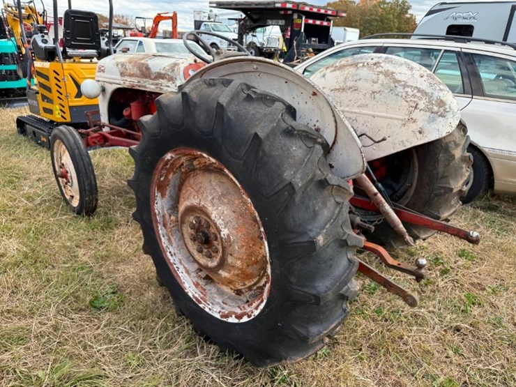 1948-ford-tractor-image-3