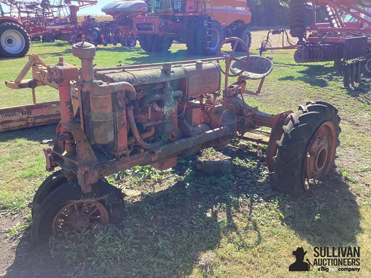 farmall-2wd-tractor-image-1
