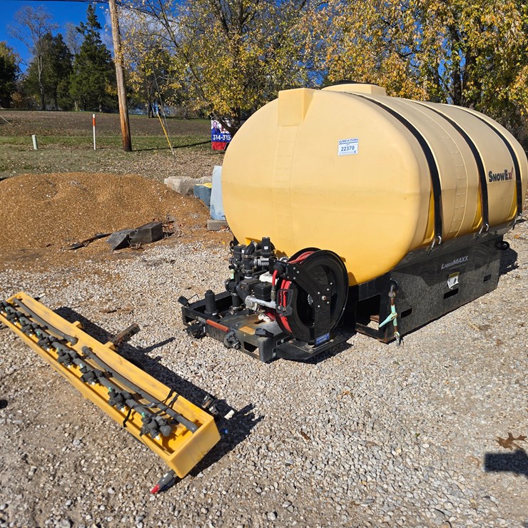 #22370 • 1200 Gallon SnowEx LiquiMAXX Spray Rig