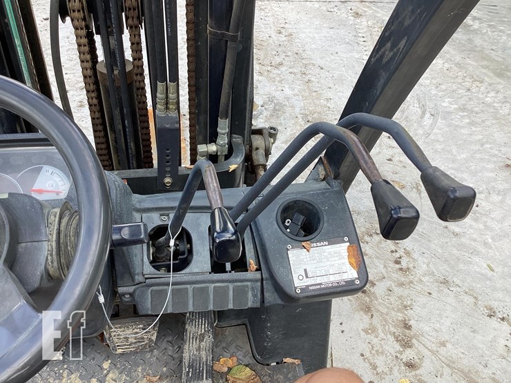 2010-nissan-mcpl02a25lv-image-13