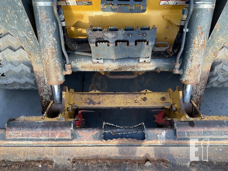 2019-deere-331g-image-10