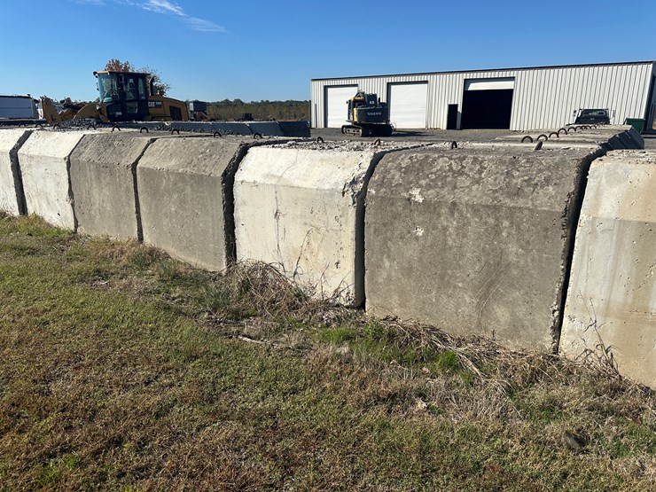 #32726-•-lot-of-(13)-~57"x80"-concrete-culvert-sections-image-9