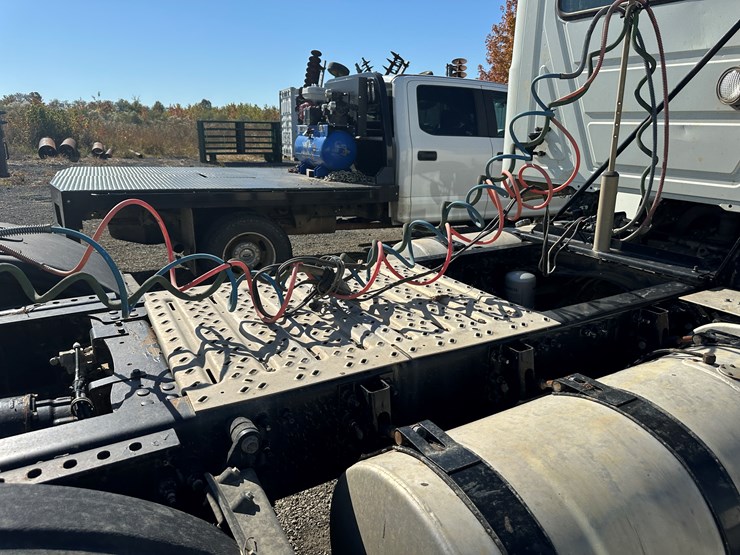 #32746-•-2014-mack-chu-t/a-daycab-truck-tractor-vin:-1m2an07y4em016702-image-44