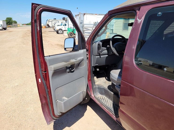 2004-ford-e150-image-5