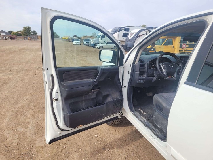 2013-nissan-titan-image-8