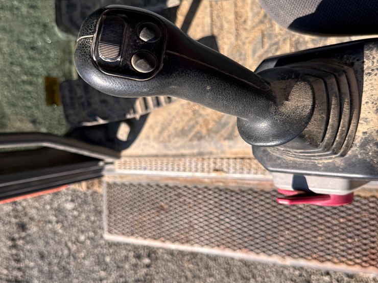 #32824-•-volvo-ec160e-crawler-excavator-w/hydraulic-thumb-image-95