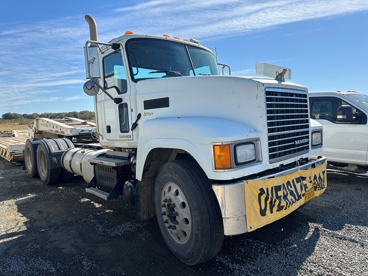 #32746-•-2014-mack-chu-t/a-daycab-truck-tractor-vin:-1m2an07y4em016702-image-2